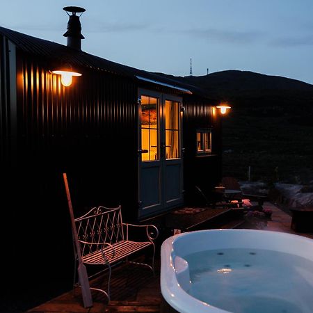Black Hut At Slieve Croob Glamping Ballyward Luaran gambar